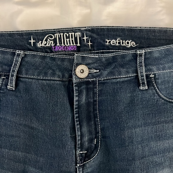 Refuge Skin Tight Leggings - Picture 5 of 11